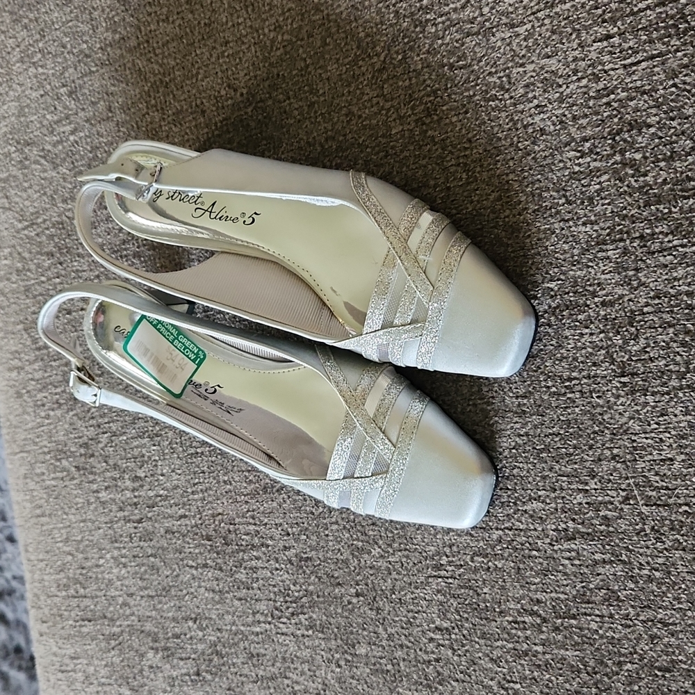 Easy Street dress shoes